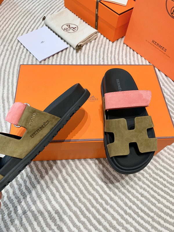 Hermès White Block Heel Sandals - Close-Up Texture View