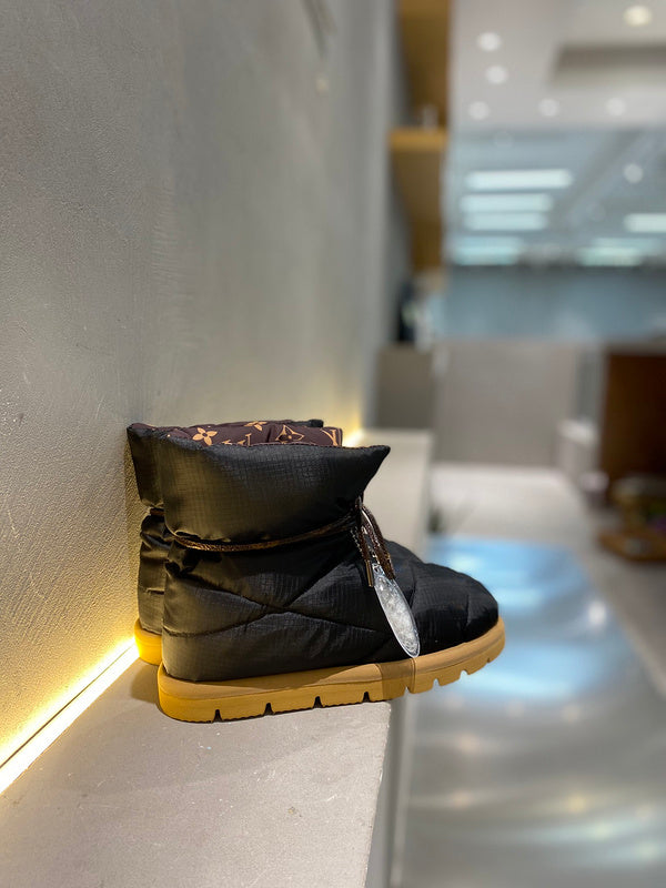 Louis Vuitton shoes Style 192 - logo and branding close-up