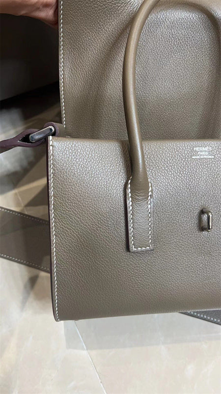  shopper bag interior and compartment view