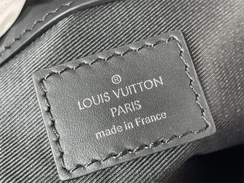  effortless crossbody bag detail view showing craftsmanship 8