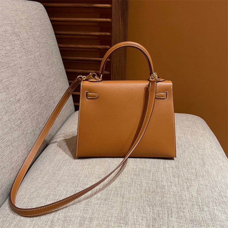  modern everyday bag styled with outfit 18