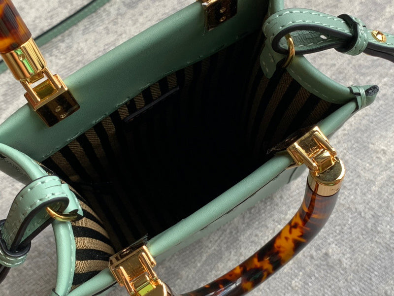 Ziva's Charm handbag – product shot (13cm*18cm*6.5cm)