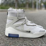 Nike Men's & Women's Premium Low-Top Trainers — Style 097 hardware detail