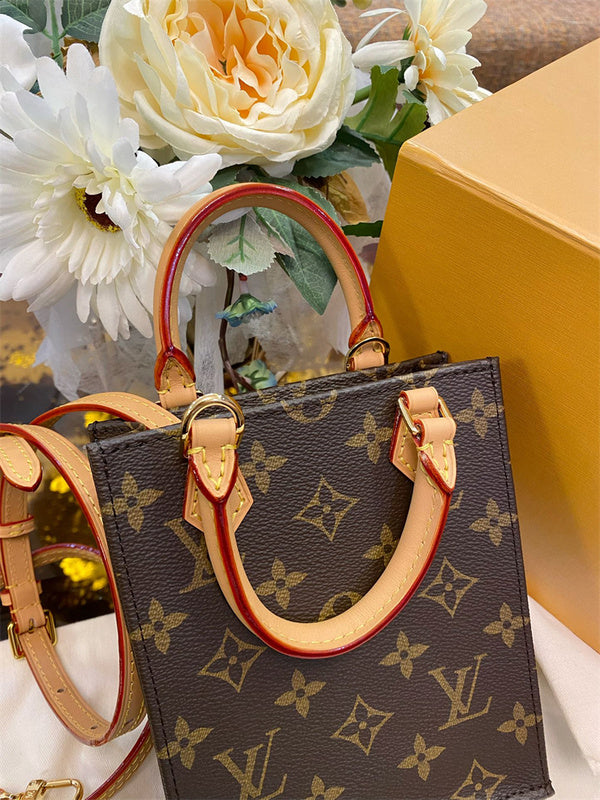  handbag close-up of hardware and finish