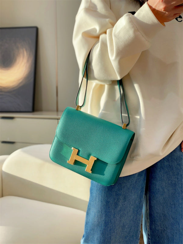 Side view of streamlined structured handbag