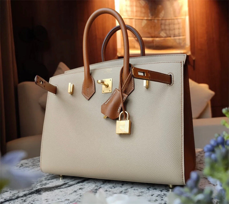  Minimalist carryall bag front view 7