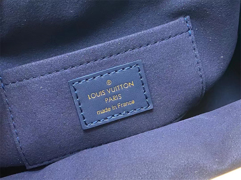  Refined shopper bag carried on shoulder 10