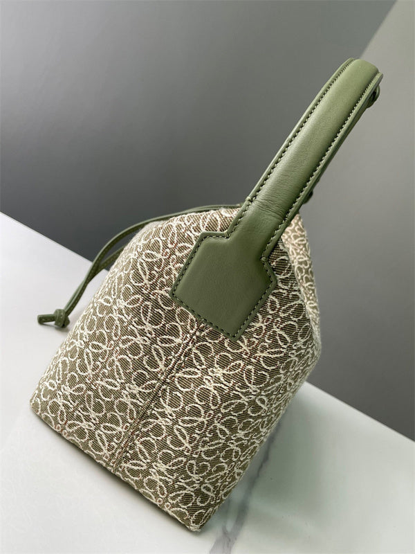 Ziva's Charm handbag – product shot (21cm*17cm*12.5cm)