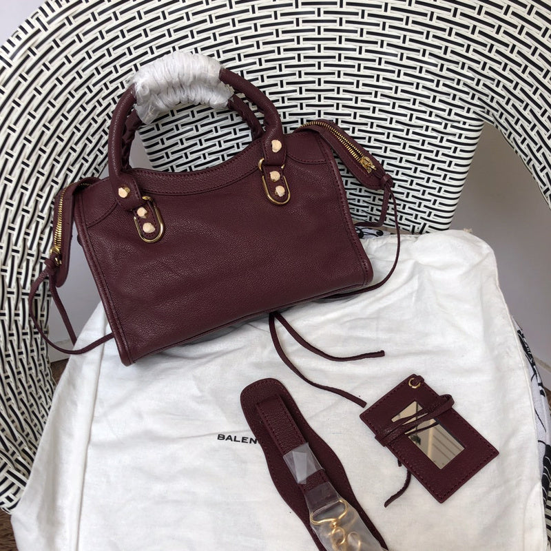 Close-up detail of everyday-luxe sleek women's handbag – women's statement bag