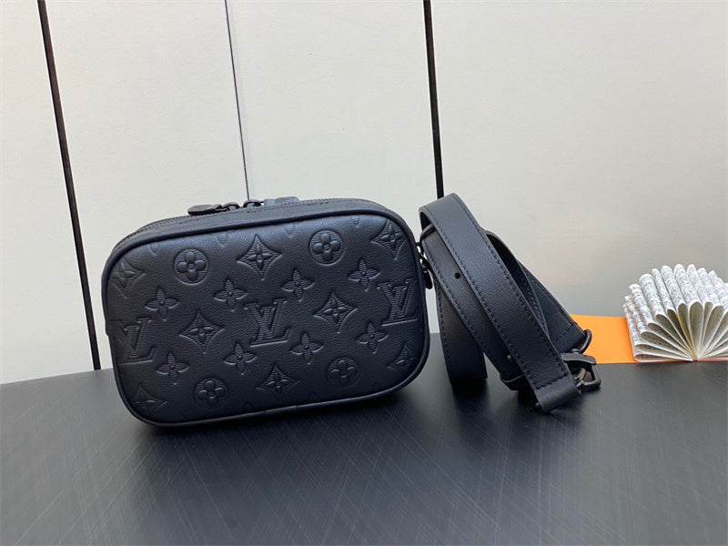  Versatile structured bag front view 7