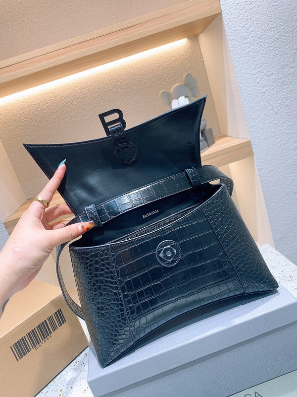 Ziva's Charm handbag – product shot (one versatile size)