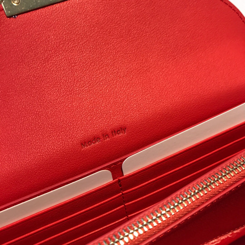 Back view of premium polished women's handbag – women's designer-style accessory