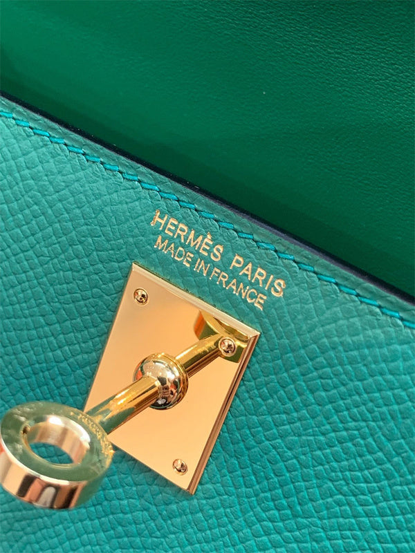  shopper bag interior and compartment view