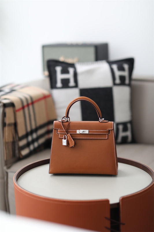  shopper bag interior and compartment view