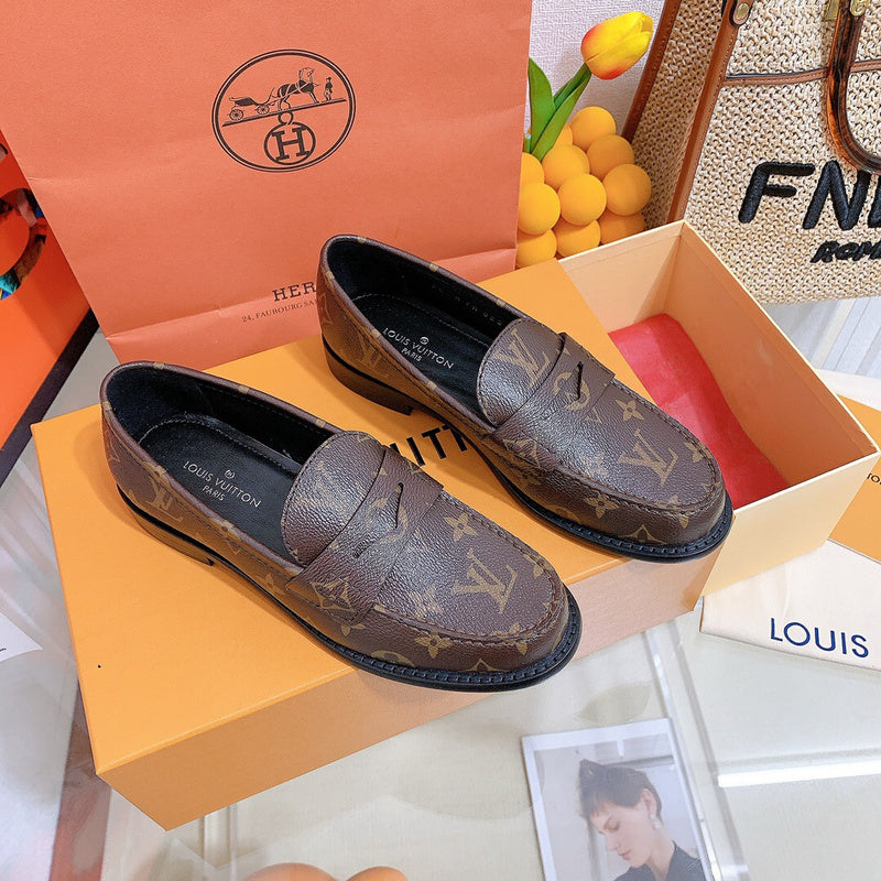 Louis Vuitton shoes Style 424 - close-up of handcrafted italian detailing