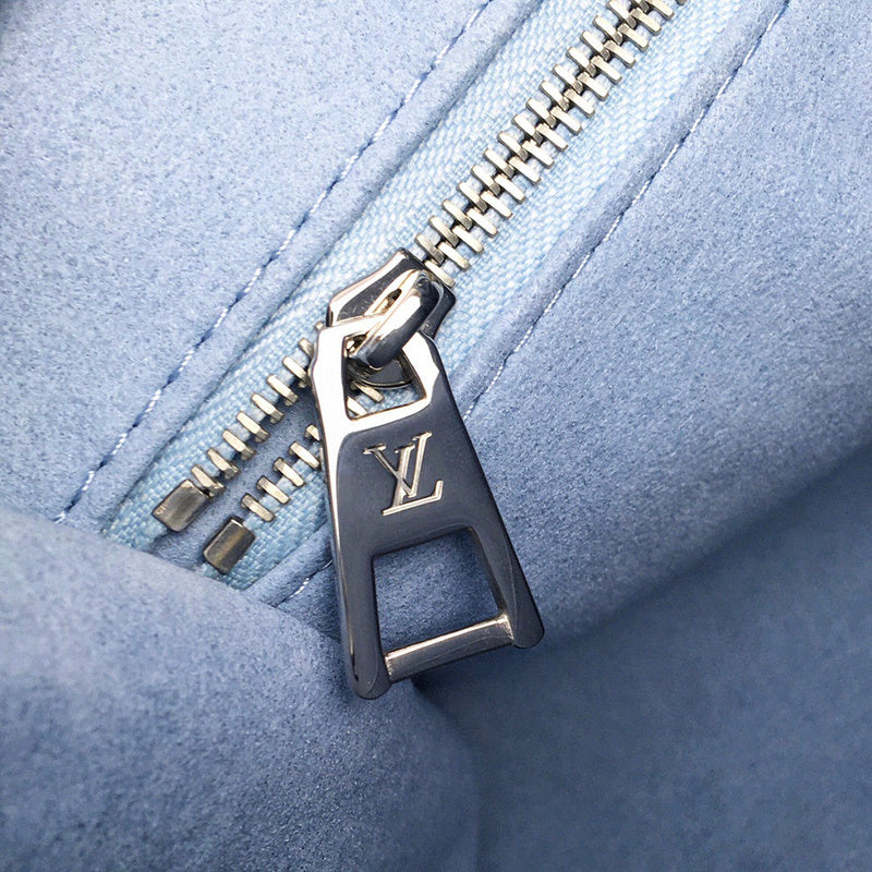 Handle and strap detail of signature everyday-luxe women's handbag – women's statement bag
