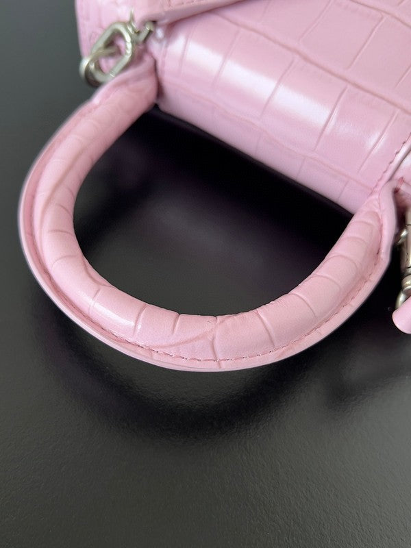 Zivas Charm Streamlined Design Statement Handbag (Effortless Style Upgrade) – Close-Up Detail