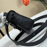  Statement tote bag carried on shoulder