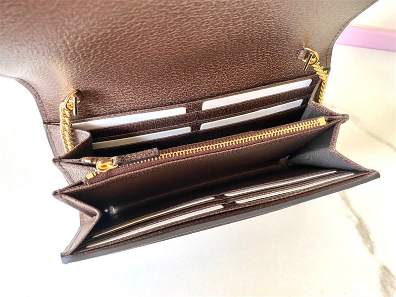 Interior view of classic chic women's handbag – women's everyday handbag
