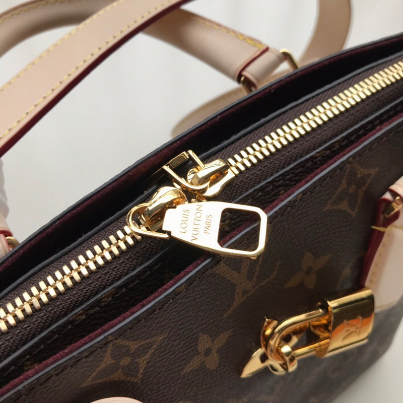 Handle and strap detail of statement refined women's handbag – women's everyday handbag