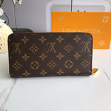 Handle and strap detail of chic statement women's handbag – women's luxury handbag