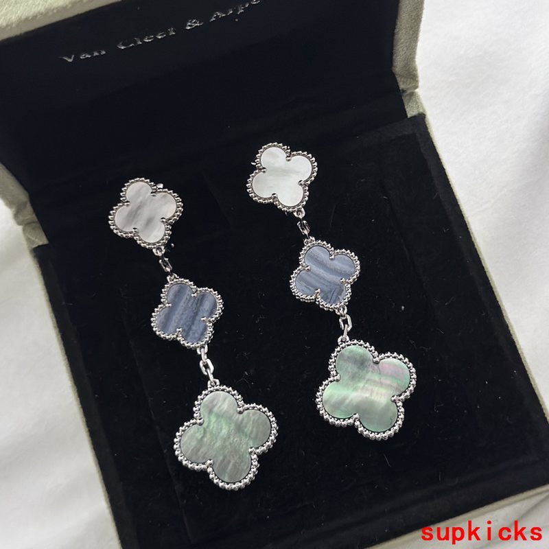 Side view of Van Cleef & Arpels unisex jewelry piece