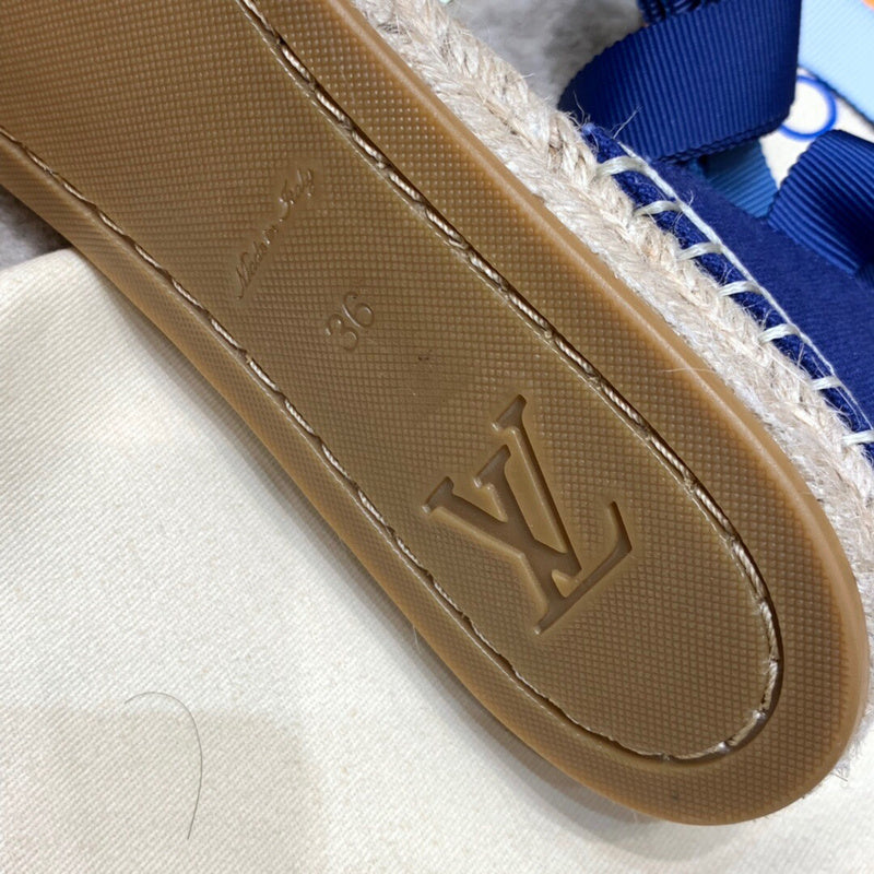 Front view of Louis Vuitton luxury piece style No.106