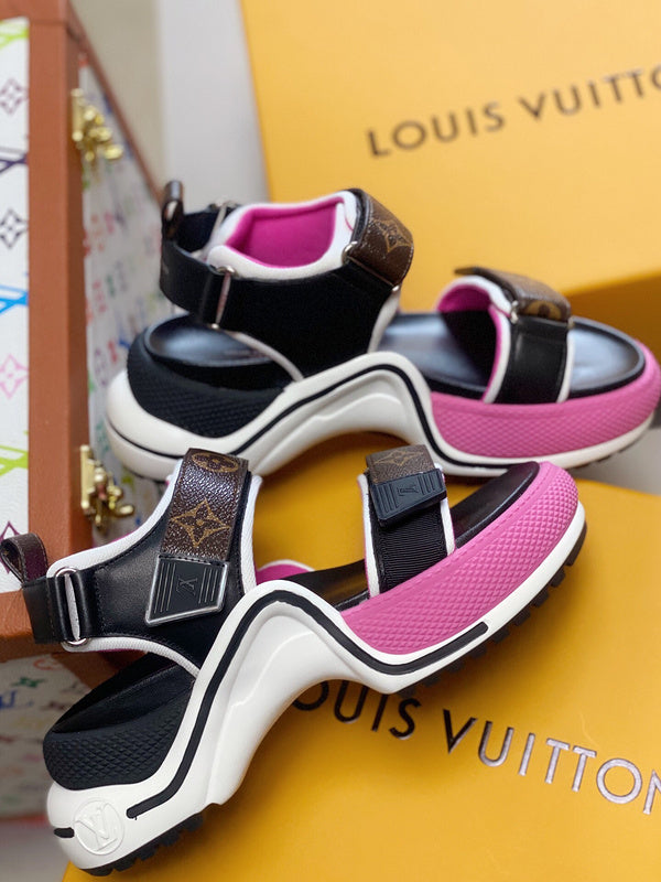 Three-quarter angle view of Louis Vuitton luxury piece style No.120