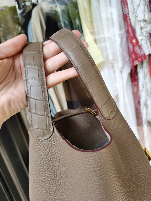 Elegant handbag styled for everyday wear