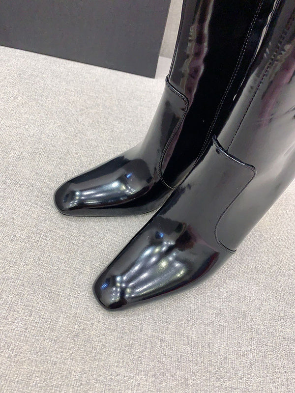 Side profile view of Saint Laurent luxury piece style No.034
