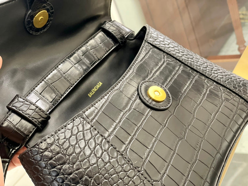 Ziva's Charm handbag – interior view (one versatile size)