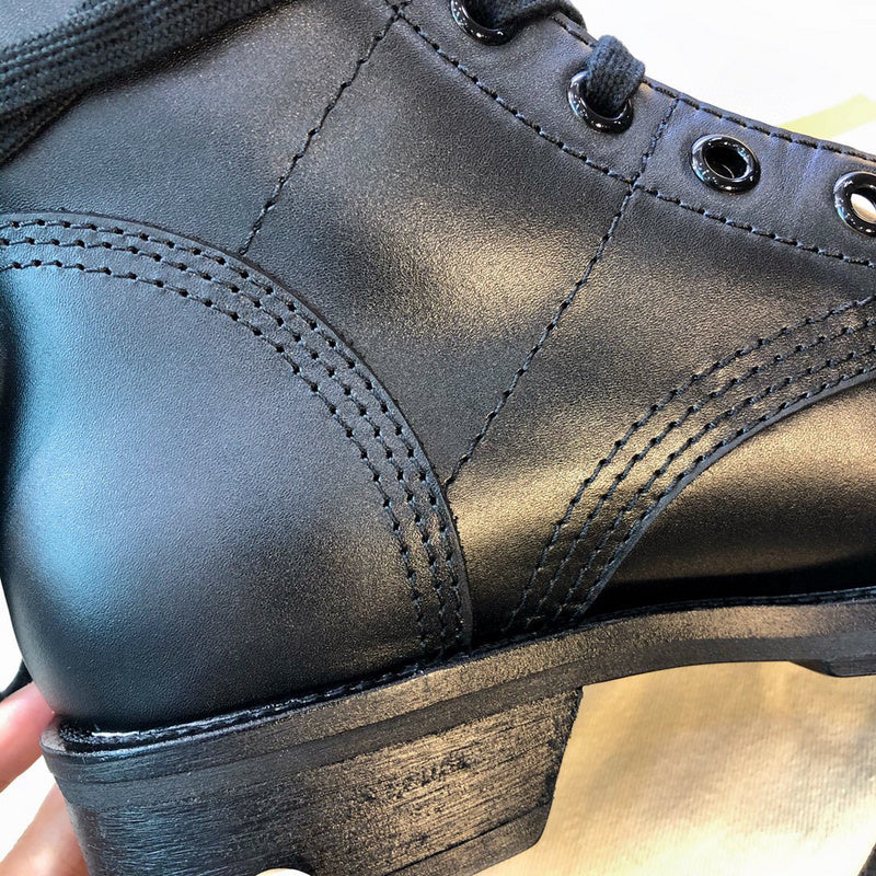 Texture and finish detail of Louis Vuitton luxury piece style No.035