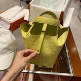  chic carryall bag detail view showing craftsmanship