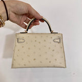  handbag close-up of hardware and finish