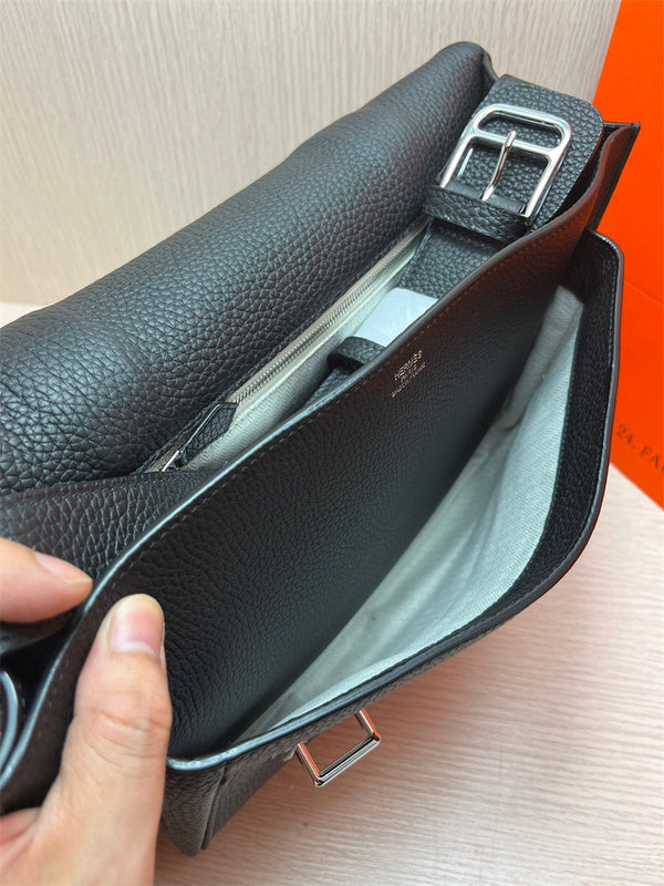 handbag interior and compartment view 27