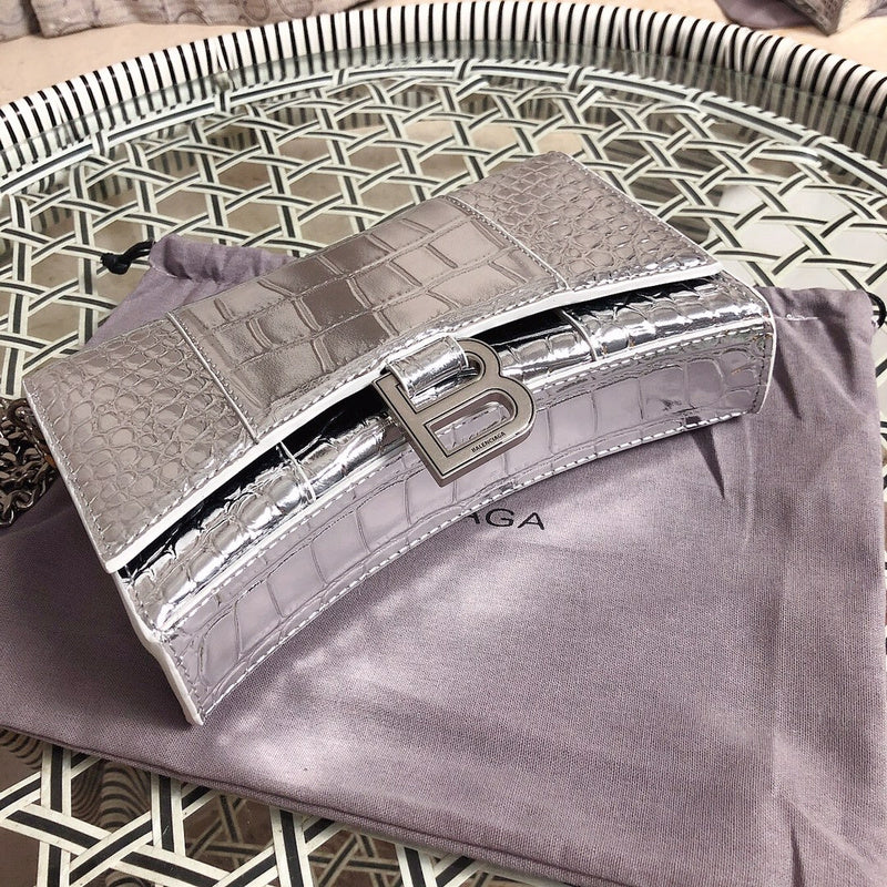 Styled lifestyle shot of polished everyday-luxe women's handbag – women's designer-style accessory