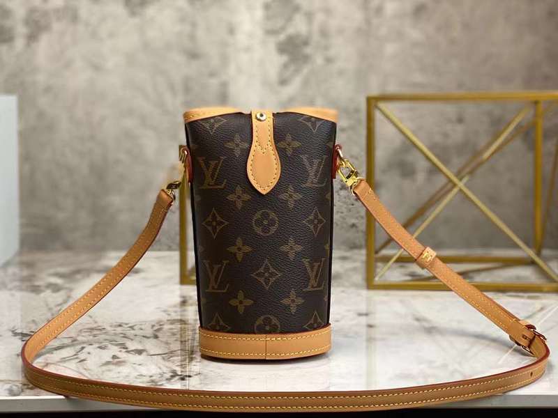 Handle and strap detail of premium refined women's handbag – women's everyday handbag