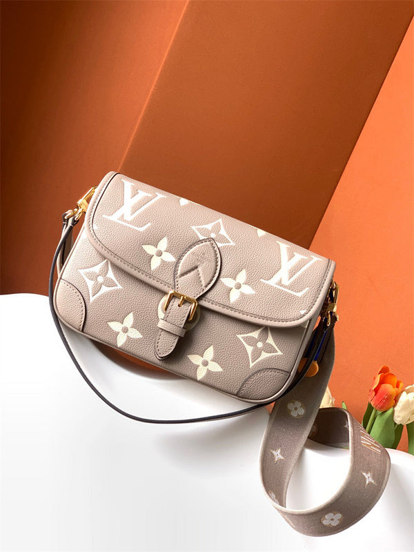  Clean-Lined crossbody bag front view