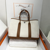  Effortless tote bag front view 7
