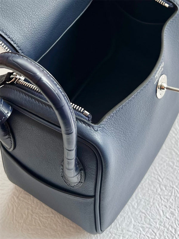  shoulder bag close-up of hardware and finish 11