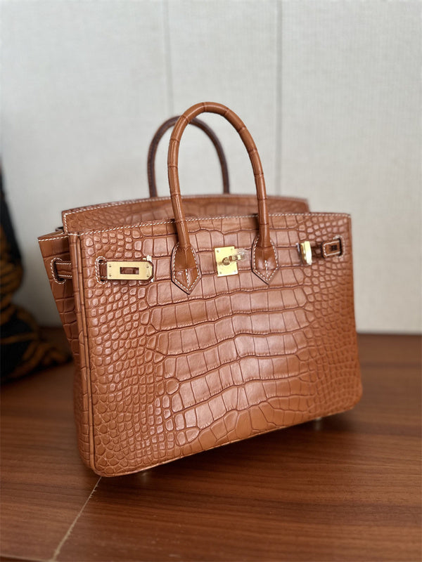  Sophisticated tote bag front view 13