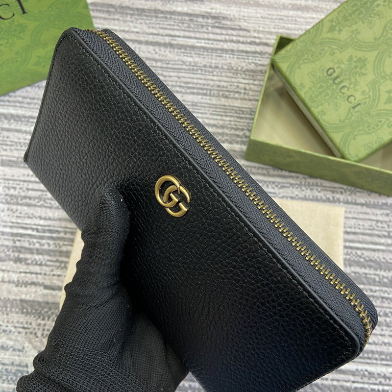 Close-up detail of elevated structured women's handbag – women's premium purse