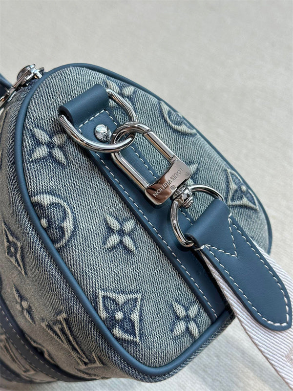  Structured carryall bag carried on shoulder