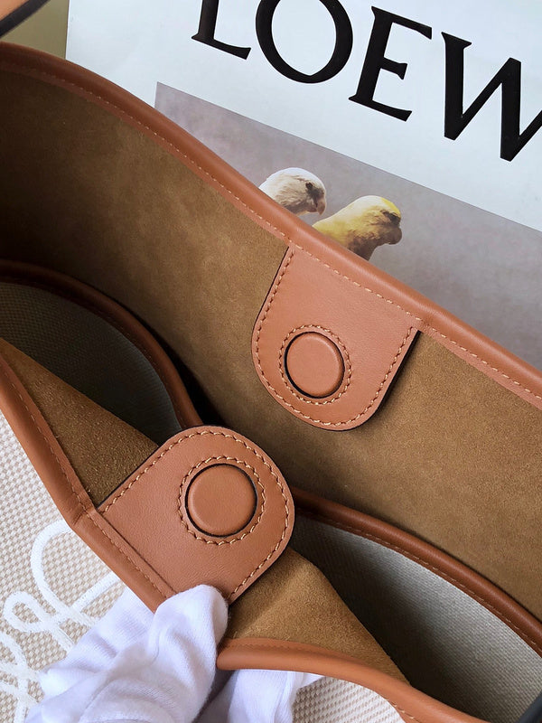 Ziva's Charm handbag – product shot (27cm*26cm*13cm)