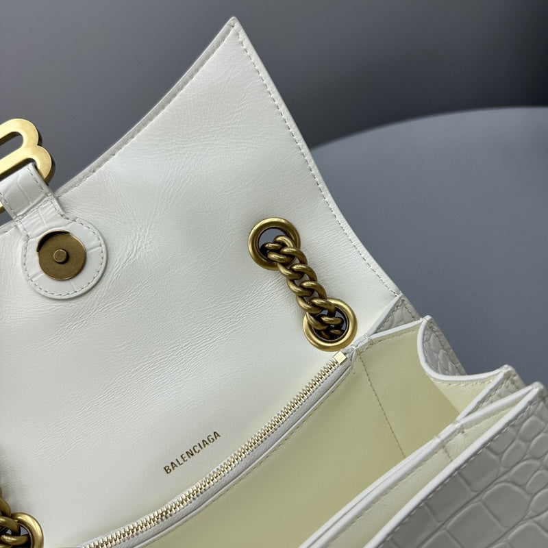 Zivas Charm Effortless Elegance Statement Handbag (Versatile Style Statement) – Close-Up Detail
