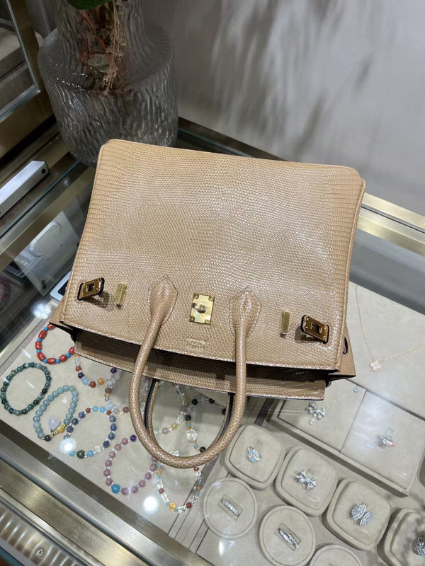  tailored structured bag detail view showing craftsmanship 8