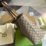 Styled lifestyle shot of refined modern women's handbag – women's premium purse