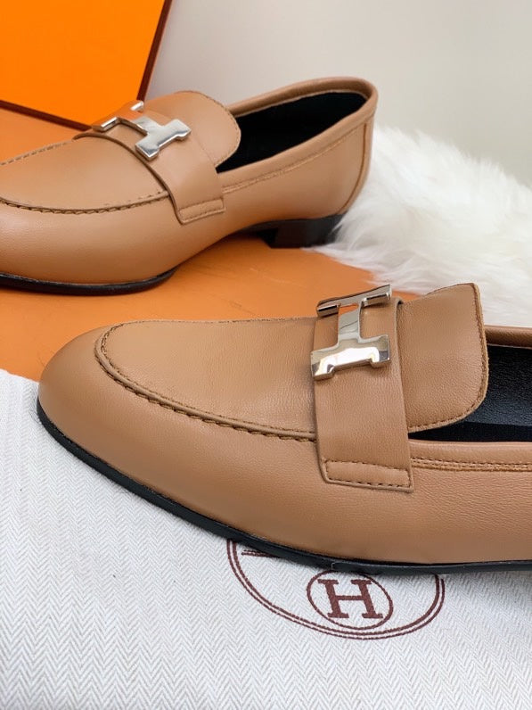 Hermès Tan Pointed-Toe Stiletto Heels - Sole Detail View