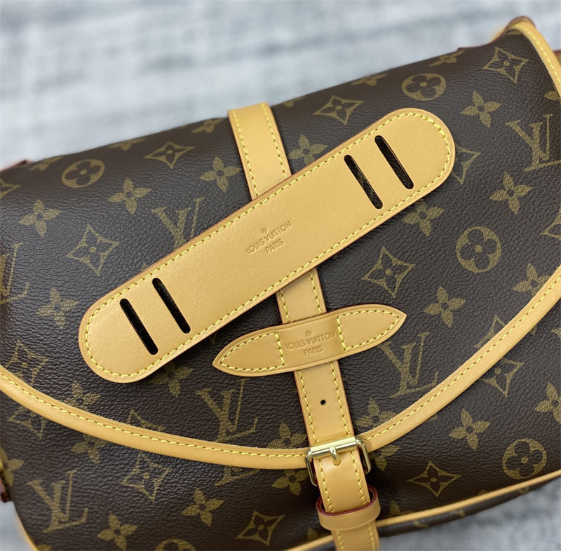  Statement shoulder bag front view 7