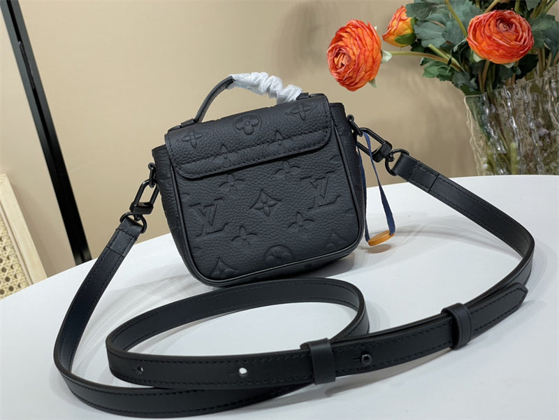  tote bag interior and compartment view